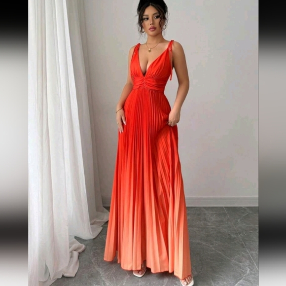 Sleeveless Ombre V Neck Ruched Waist Elegant Romantic Dress For Women - Picture 4 of 4